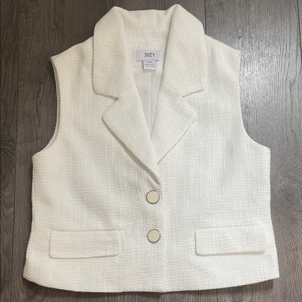 Suzy Shier Women's White Sleeveless vest Jacket